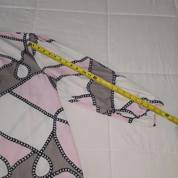 Stylish Pink and White Geometric Women's Top - Picture 5 of 6